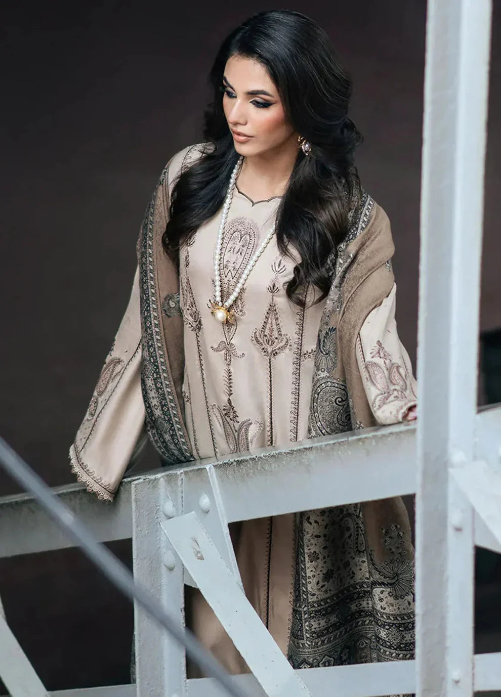 Izel Embroidered Dhanak Three Piece - VL1190