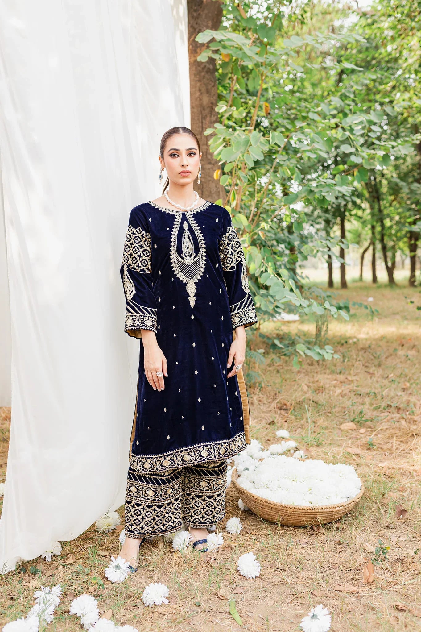 3PCs Velvet Embroidered Dress With Velvet Embroidered Shawl - VL967