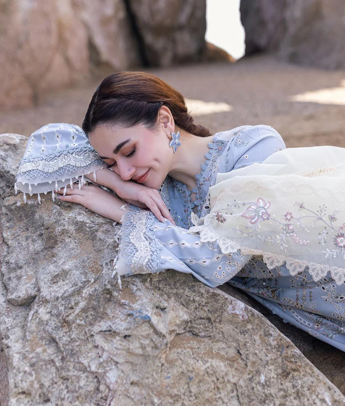 QALAMKAR SAHIL KINARE LAWN 1597