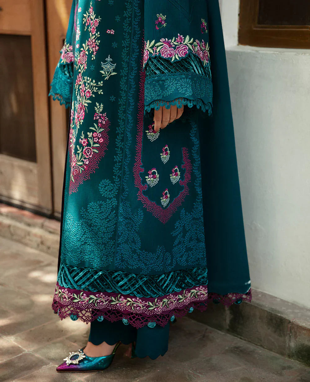 Sobia Nazir - Winter 3PC Dhanak Embroidered Suit - VL1148