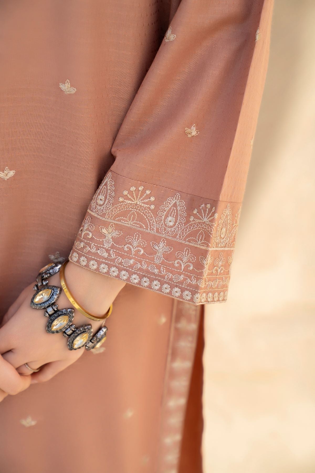 Zara shahjahan 2Pc Embroidered Lawn Suite With Fully Embroidered trouser VL924 )