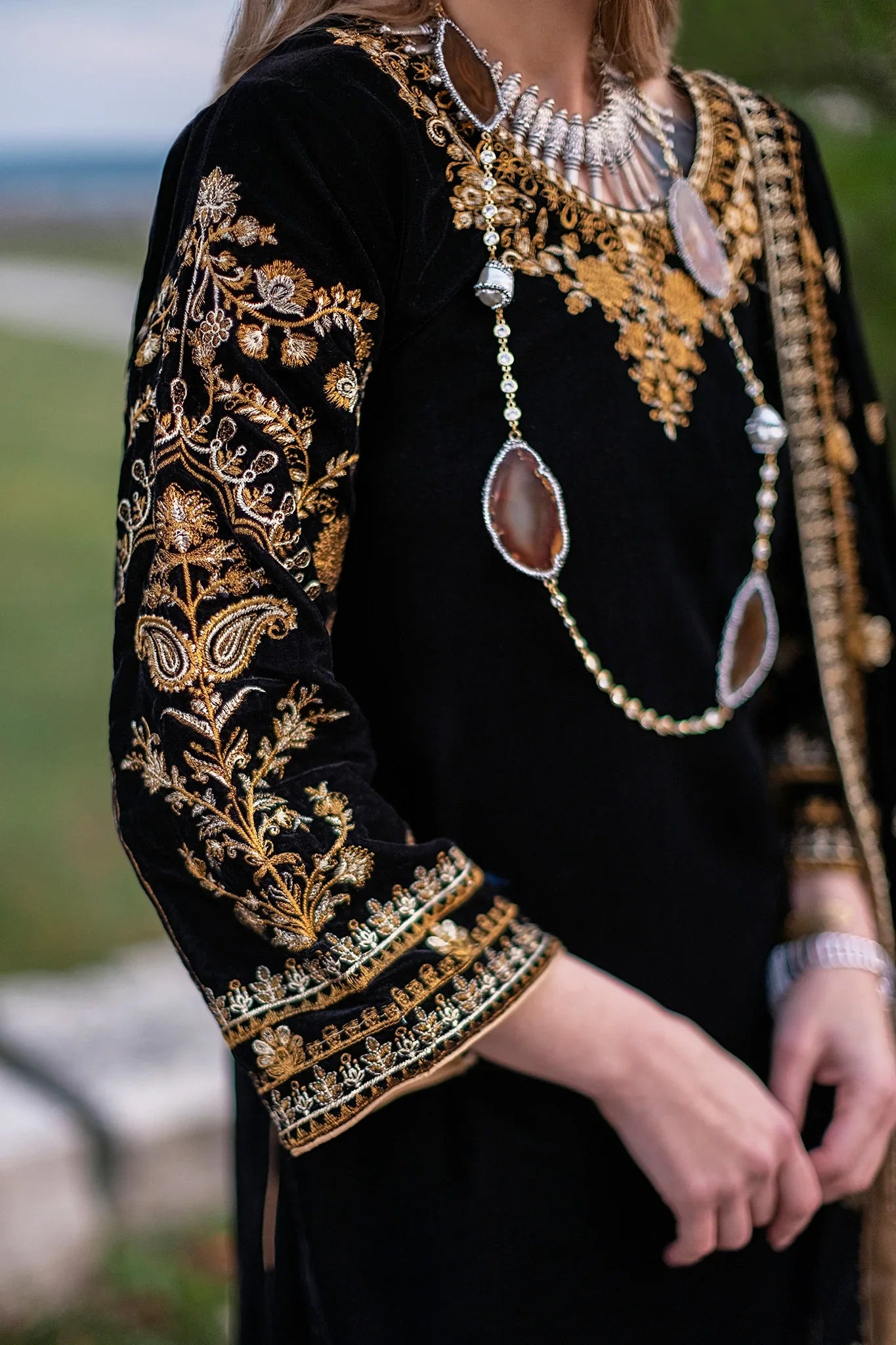 VL956 Unstitched 3PCs Embroidered Velvet Dress With Embroidered Velvet Shawl